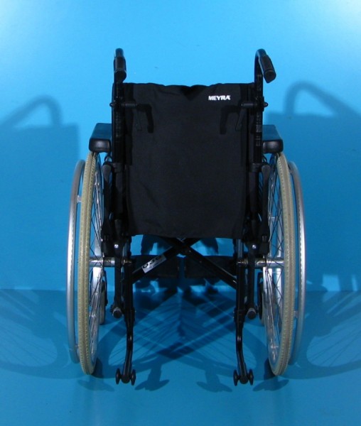 Scaun cu rotile  Meyra   latime sezut 38 cm