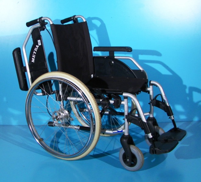 Scaun cu rotile  Meyra - latime sezut 43 cm