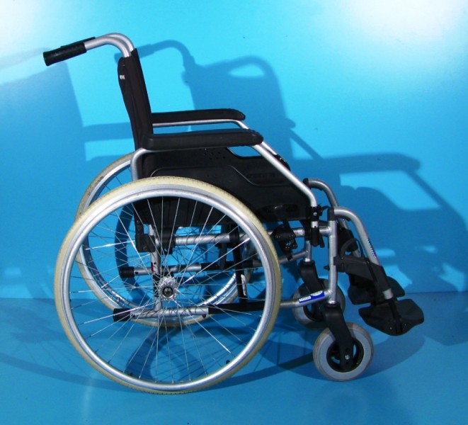 Scaun cu rotile  Meyra - latime sezut 43 cm