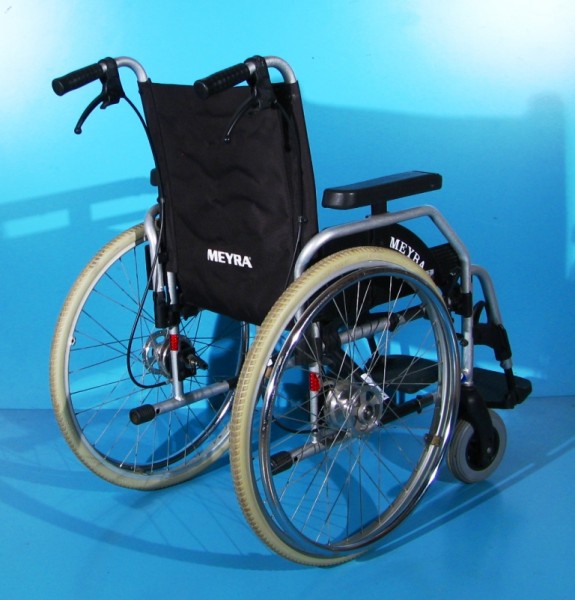 Scaun cu rotile  Meyra - latime sezut 43 cm