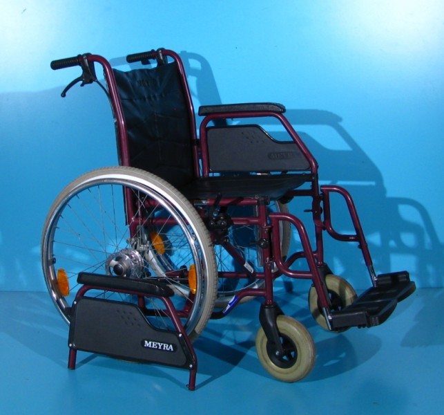 Scaun cu rotile Meyra   latime sezut 43 cm