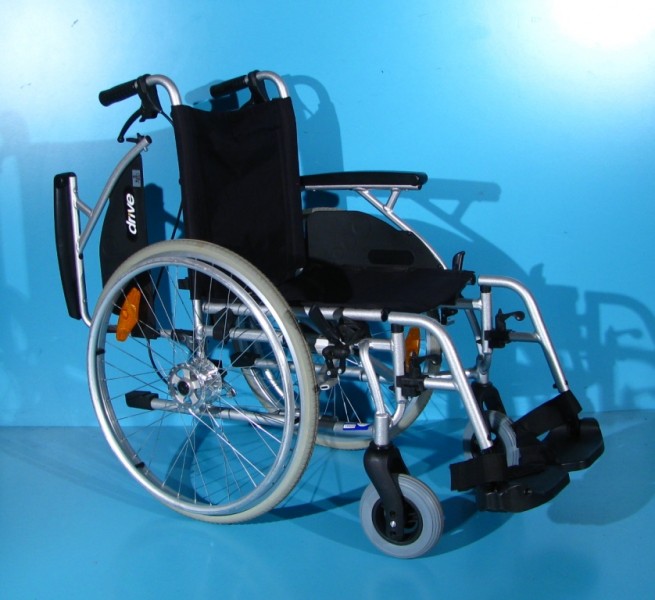 Scaun cu rotile din aluminiu  Drive - latime sezut 42 cm