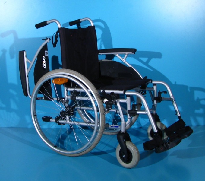 Scaun cu rotile din aluminiu -Drive